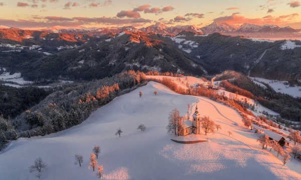 poster gunung Slovenia Winter Mountains Forests Church Skofja 1Z