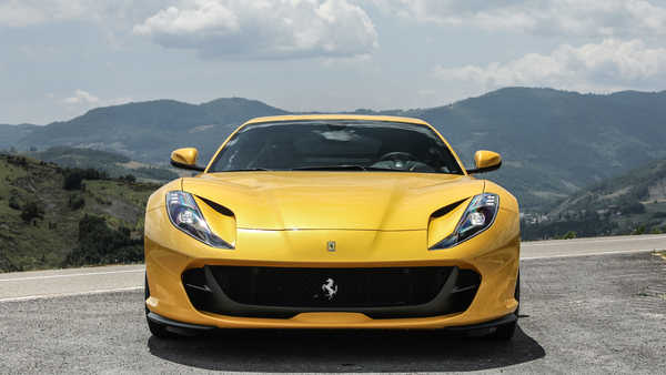 Poster Mobil Ferrari Ferrari 812 Superfast APC026