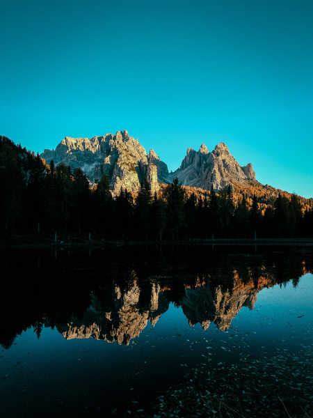 poster gunung mountains reflections lake blue sky 4k WPS