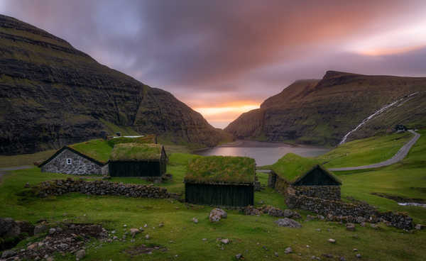 Poster Pemandangan Gunung Houses Mountains Faroe Islands Saksun Kingdom of 1Z