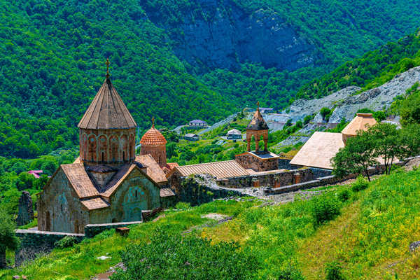 Poster Pemandangan Gunung Armenia Mountains Monastery Dadivank monastery 1Z