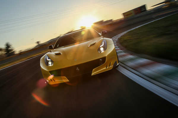 Poster Mobil Ferrari Ferrari F12berlinetta APC021