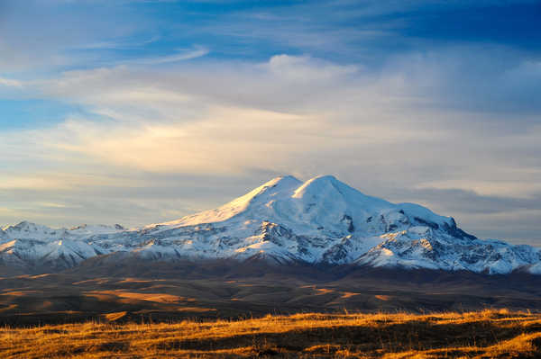 poster pegunungan mount elbrus highest mountain russia 4k WPS