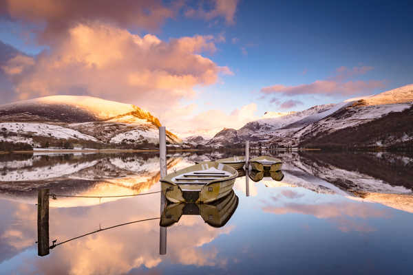 poster gunung Lake Boats Mountains England Clouds Reflection 1Z