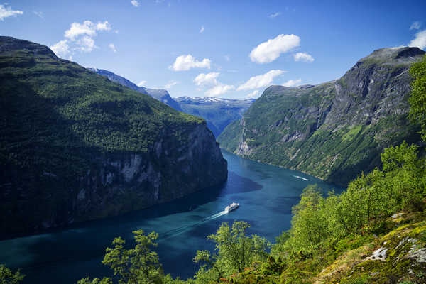 poster pegunungan Norway Mountains Geiranger Fjord Bay Crag 1Z