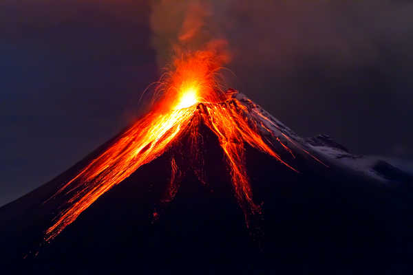 Poster Pemandangan Gunung Mountains Tungurahua Volcano Ecuador Night Volcano 1Z