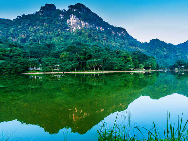 poster pemandangan alam gunung Vietnam Mountains Lake Trees Reflection 1Z