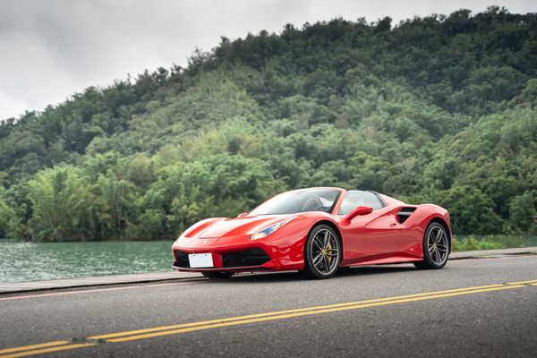 Poster Mobil Ferrari Ferrari 488 Spider APC002