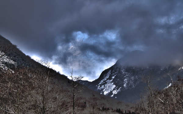 Poster Pemandangan Gunung Low Clouds Mountain Shrouded Winter Mountains Mountain APC