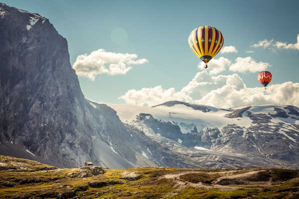 poster gunung hot air balloons landscape mountains 5k WPS