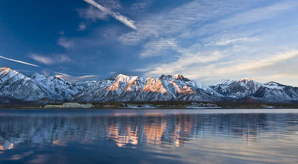 poster pegunungan mountains reflection lake 4k WPS