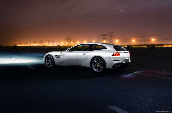 Poster Mobil ferrari gtc4lusso night 4k WPS