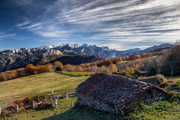 poster pegunungan Spain Mountains Sky Houses Asturias Ponga Clouds 1Z