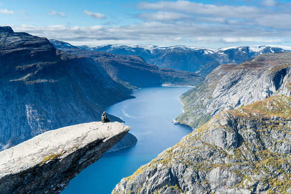 poster gunung Norway Mountains Scenery Trolltunga Bay Canyon 1Z