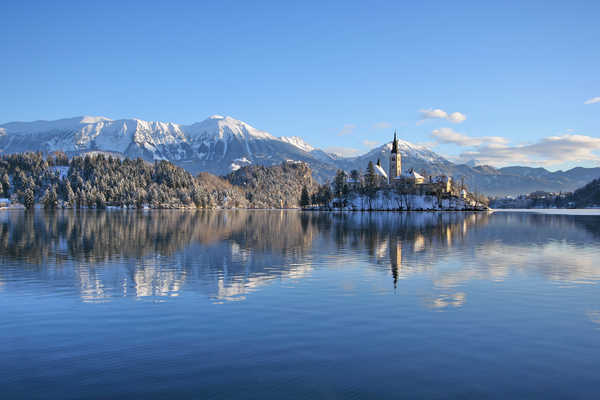 Poster Pemandangan Gunung Slovenia Lake Mountains Castles Winter Lake Bled 1Z