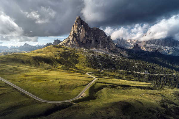 poster pegunungan Italy Mountains Roads Passo Giau Dolomites Belluno 1Z