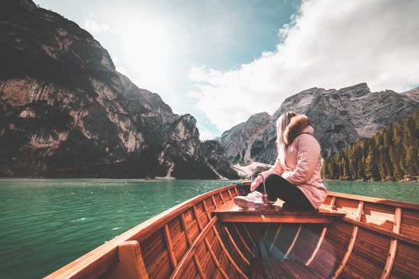 Poster Pemandangan Gunung Mountains Lake Italy Boats Lake Braies Jacket 1Z