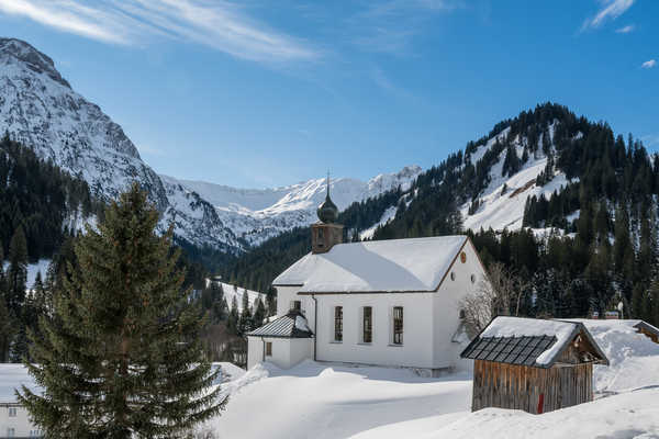 Poster Pemandangan Gunung Austria Mountains Winter Church Bergdorf Baad Alps 1Z