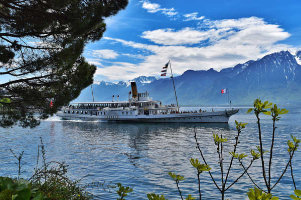 poster pegunungan Switzerland Lake Mountains Riverboat Montreux 1Z