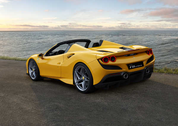 Poster Mobil Ferrari Spider F8 Back view Roadster Yellow 1ZM