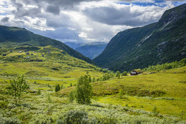 poster pegunungan Norway Mountains Grasslands Tindevegen Clouds 1Z