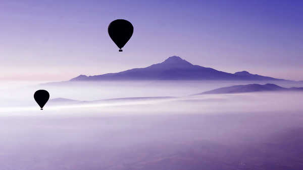 poster pemandangan alam gunung mountains foggy hot air balloons misty winter purple 4k WPS