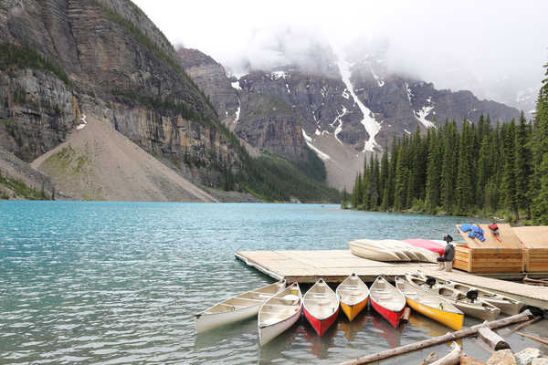 poster gunung Marinas Boats Lake Mountains Parks Canada Moraine 1Z