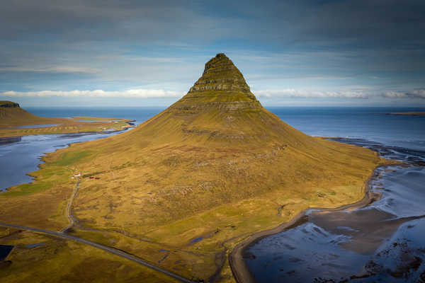 poster pemandangan alam gunung Mountains Iceland Kirkjufell From above 1Z