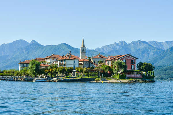 poster gunung Italy Mountains Island Lake Houses Lake Maggiore 1Z