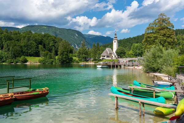 Poster Pemandangan Gunung Slovenia Lake Marinas Boats Mountains Forests Lake 1Z