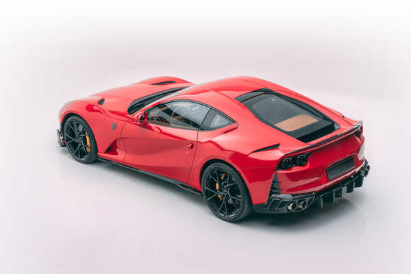 Poster Mobil Ferrari Ferrari 812 Superfast APC016