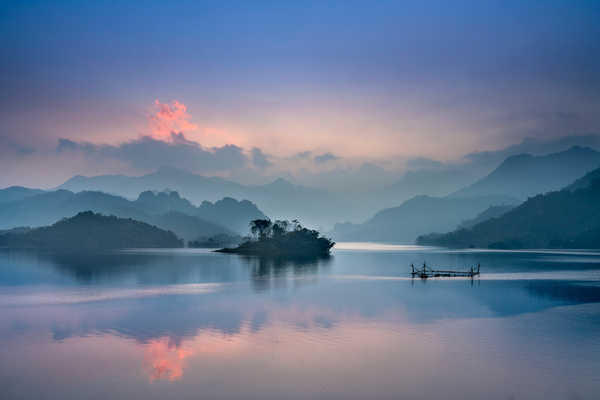 poster pegunungan lake river mountains foggy landscape 4k 8k WPS