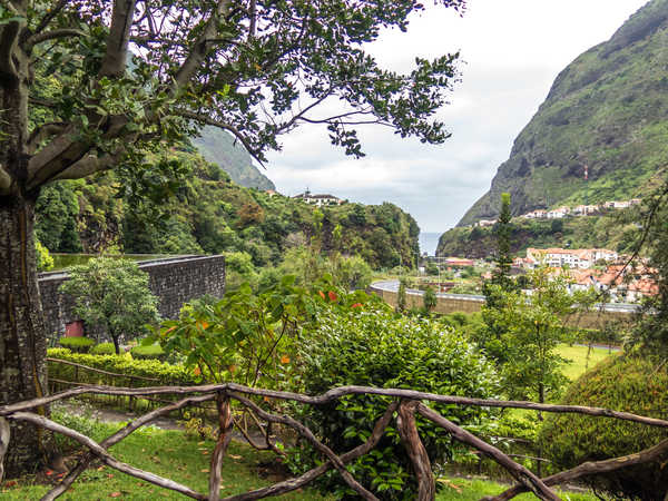 Poster Pemandangan Gunung Portugal Mountains Houses Madeira Sao Vicente 1Z