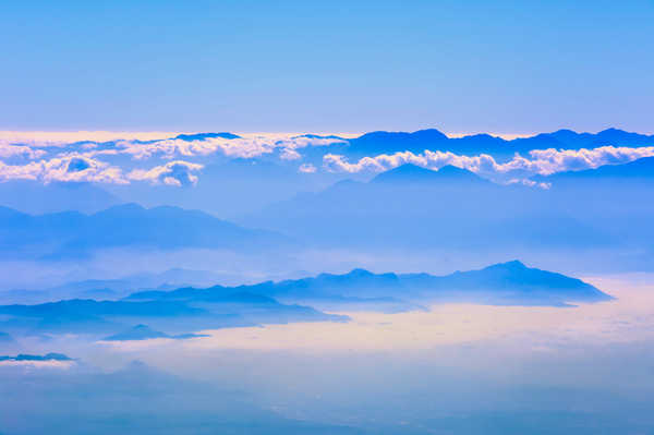 Poster Pemandangan Gunung mountains blue clear sky clouds 5k WPS