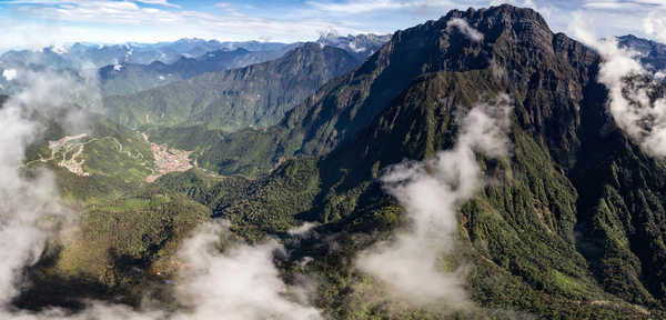 Poster Pemandangan Gunung Mountains Papua Indonesia Crag Moss 1Z