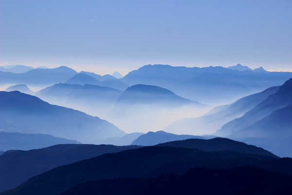 poster gunung mountains corno nero foggy morning italy hd 5k WPS