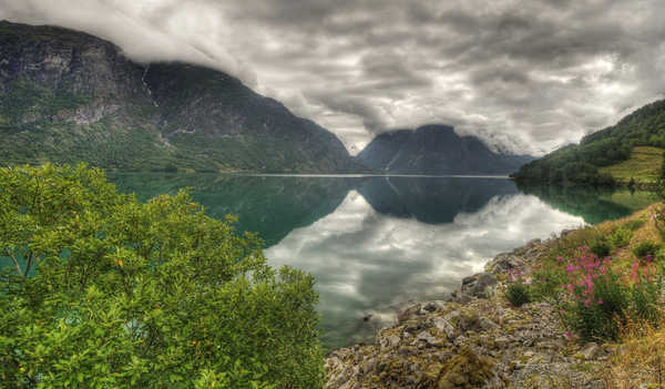 Poster Pemandangan Gunung Norway Lake Mountains lake Strynsvatnet HDR Clouds 1Z