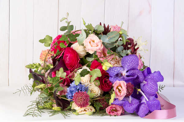 Hiasan Dinding Anggrek Bouquets Orchid Eustoma Ranunculus Wood planks WPS