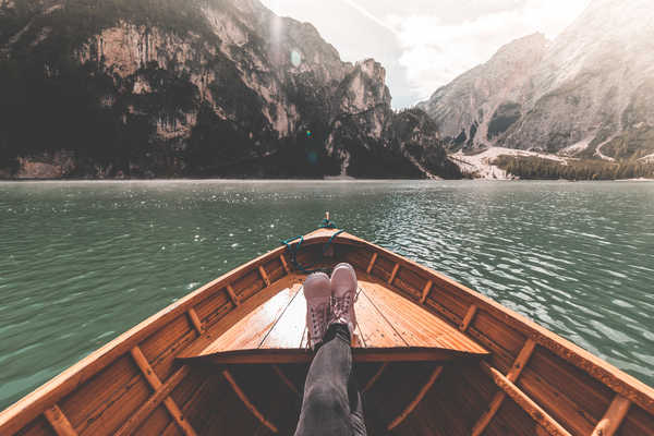 Poster Pemandangan Gunung Italy Boats Lake Mountains Lake Braies Legs Boots 1Z