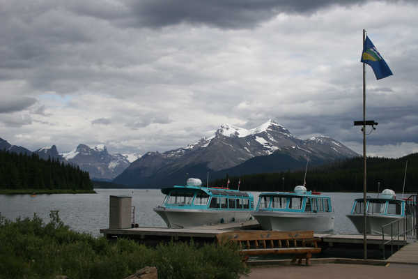 poster pemandangan alam gunung Marinas Motorboat Lake Mountains Canada Alberta 1Z