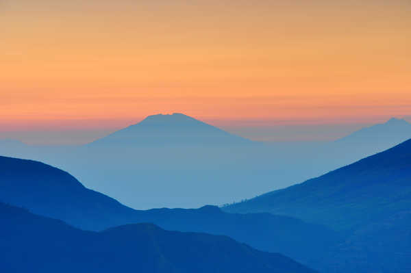 poster pemandangan alam gunung mountains landscape dawn sunrise 4k WPS