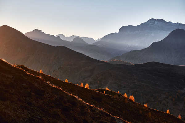 poster pemandangan alam gunung giau pass mountains landscape autumn scenery italy 4k 5k WPS