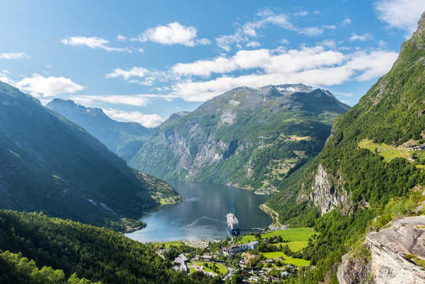 poster pemandangan alam gunung Mountains Sky Norway Geiranger Canyon Clouds 1Z