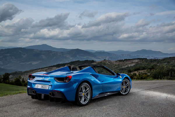 Poster Mobil Blue Car Ferrari 488 Spider Ferrari Ferrari 488 Spider APC