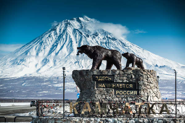 poster pegunungan Sculptures Bears Mountains Kamchatka Peninsula 1Z