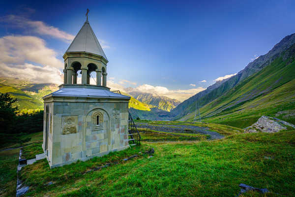 poster pegunungan Georgia Church Mountains Sky Ioane Natlismcemeli 1Z