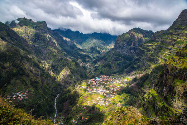 poster pemandangan alam gunung Portugal Mountains Madeira Curral das Freias 1Z