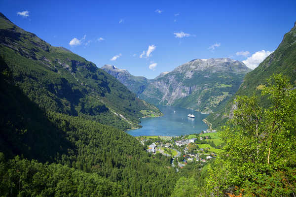 Poster Pemandangan Gunung Norway Mountains Forests Houses Geiranger Fjord 1Z