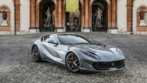 Poster Mobil Ferrari Ferrari 812 Superfast APC017