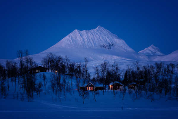 poster pegunungan Norway Mountains Winter Evening Snow Trees 1Z